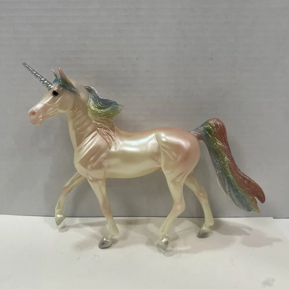 Breyer Skyler Classic Unicorn Rainbow Glitter Shimmer Pearlescent Horse Vintage